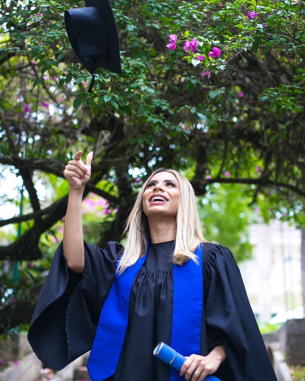 Lexa celebra formatura  — Foto: Reprodução/Instagram