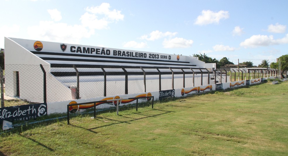 CT da Maravilha está vazio há quase três meses  — Foto: Cisco Nobre/GloboEsporte.com