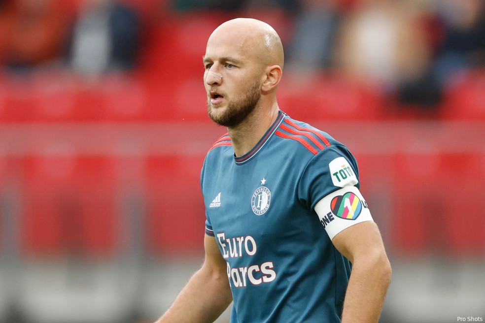 Uso da braçadeira One Love durante o Campeonato da Holanda — Foto: Feyenoord / Reprodução
