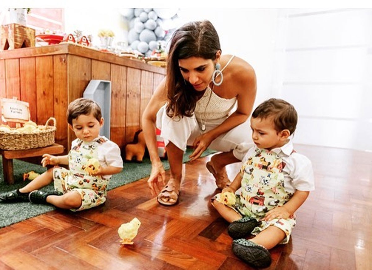Andréia Sadi com os filhos gêmeos João e Pedro (Foto: Reprodução/Instagram)