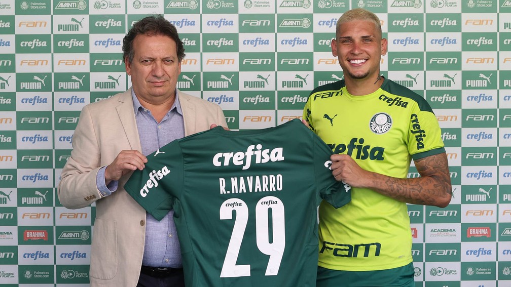 Rafael Navarro é apresentado no Palmeiras — Foto: Cesar Greco
