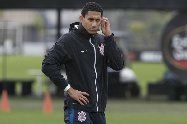 Corinthians faz nova oferta para renovar com Pablo, mas luvas ainda travam