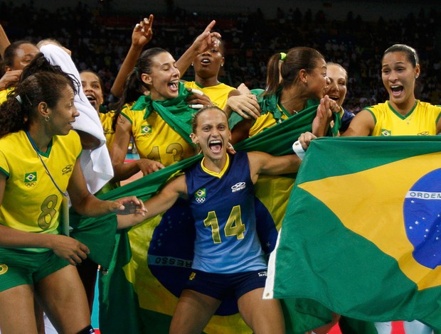 vôlei festa brasil feminino campeão medalha de ouro pequim 2008 (Foto: Agência Reuters)