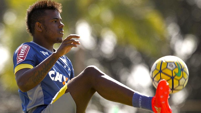 Distante do Z-4 e para manter sonho, Cruzeiro recebe o Santos no Mineirão