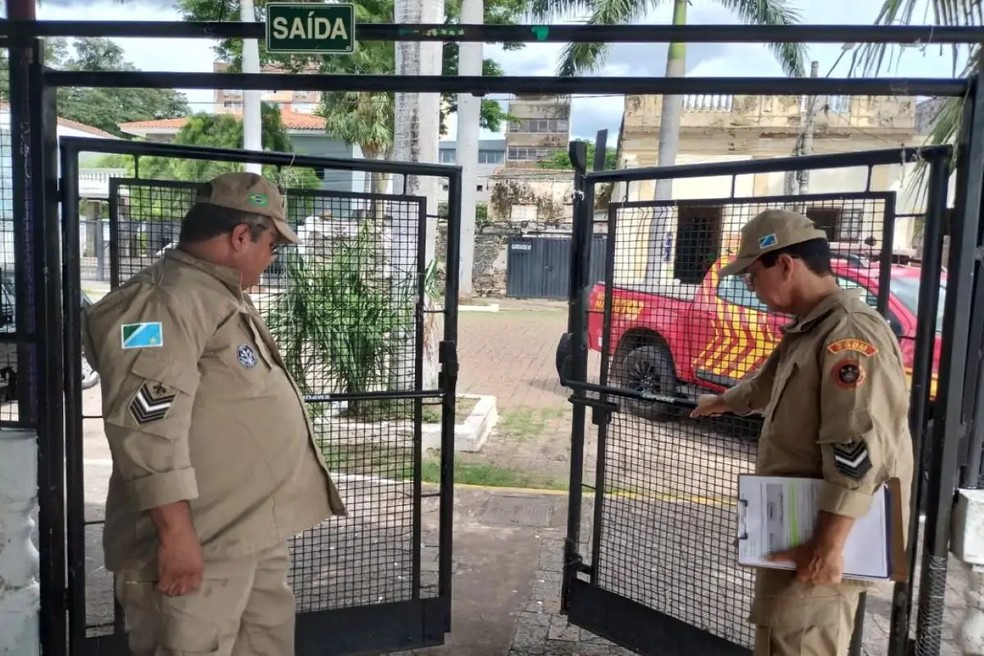 Militares realizaram vistorias no local — Foto: Corpo de Bombeiros