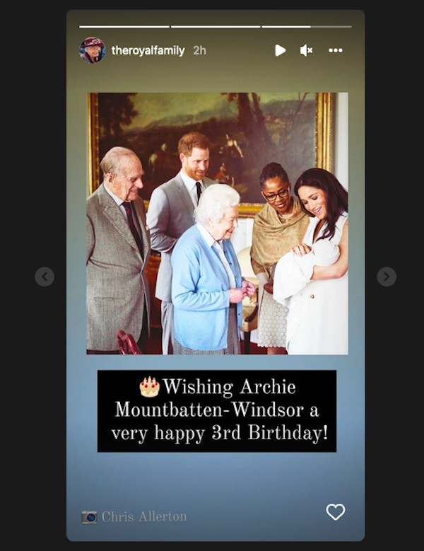 O post na conta oficial da Família Real Britânica com os parabéns da Raiha Elizabeth II para o bisneto Archie, filho do Príncipe Harry com a atriz e duquesa Meghan Markle (Foto: Instagram)