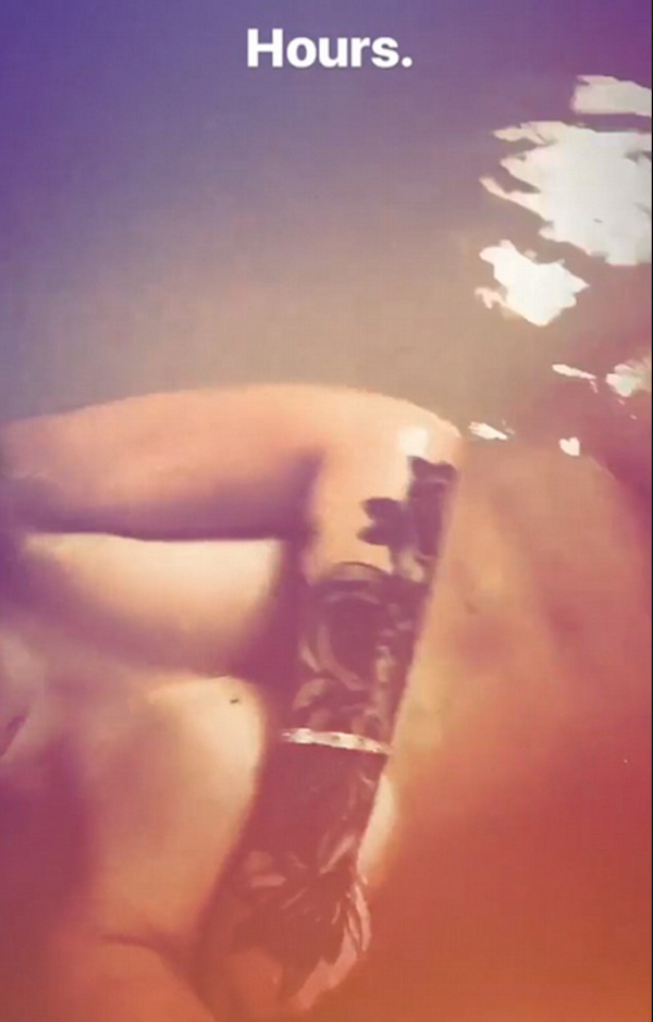 O vídeo compartilhado pela cantora Iggy Azalea na qual ela aparece nua dentro de uma banheira (Foto: Instagram)
