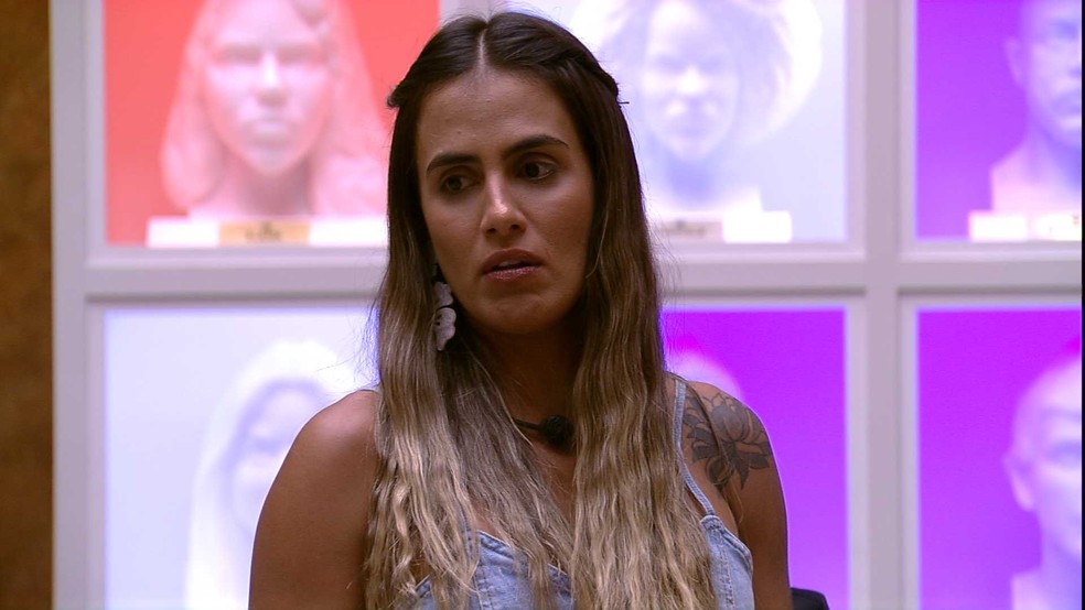 Carolina deu sua opinião sobre a justificativa de Rodrigo — Foto: TV Globo