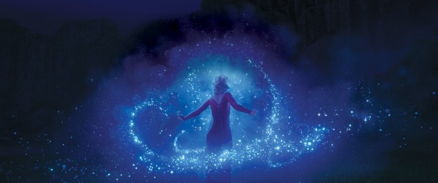 Magical and larger than life, Elsa is the perfect mythic character—but she can’t help but wonder why she was born with powers. What truths about the past await Elsa as she ventures into the unknown to the enchanted forests and dark seas beyond Arendelle? (Foto: DISNEY)