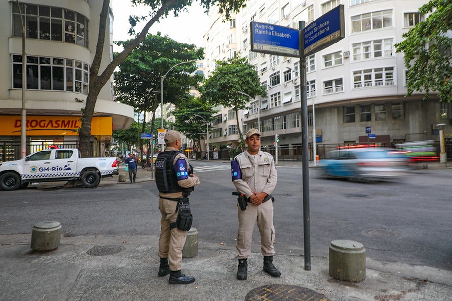 Área crítica. Guardas municipais fazem patrulhamento em Copacabana
