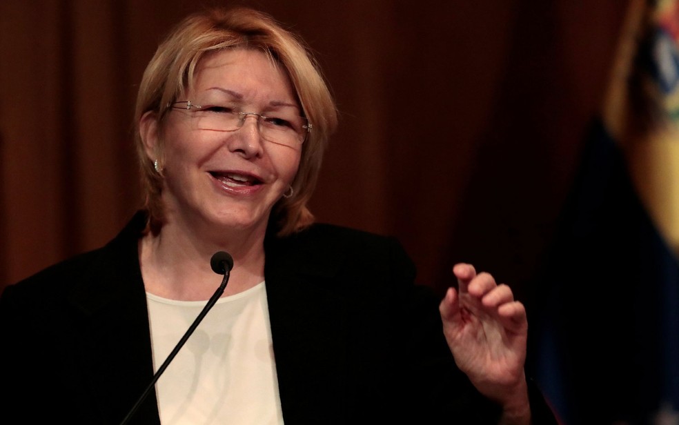 A procuradora-geral da Venezuela, Luisa Ortega Díaz, durante entrevista coletiva em Caracas, na última segunda-feira (31)  (Foto: Reuters/Marco Bello)