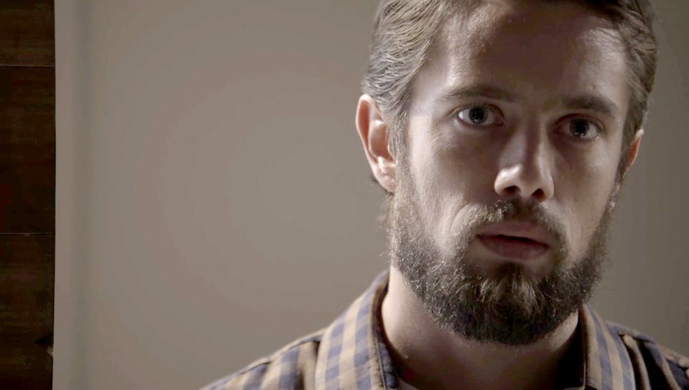 Renato procura Clara (Foto: TV Globo)