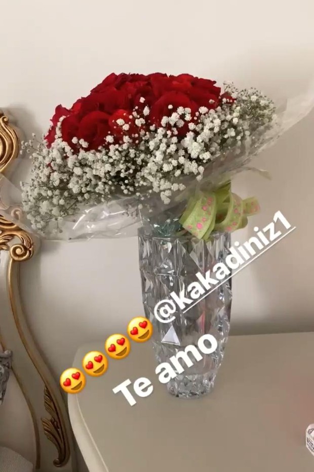 Flores que Kaká Diniz deu à Simone (Foto: Reprodução/Instagram)