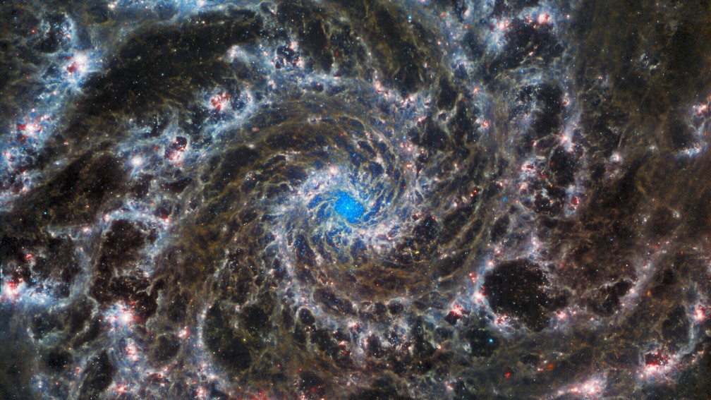 A 'galáxia fantasma' M74, flagrada pelo supertelescópio James Webb. — Foto: ESA/Divulgação