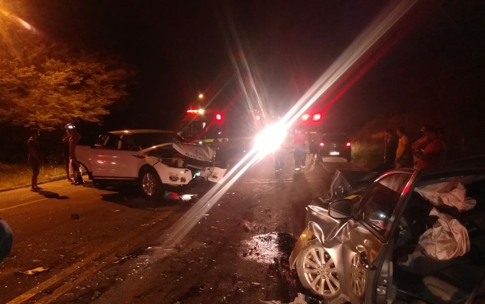 Acidente deixou duas pessoas feridas na Zona Norte de Natal &mdash; Foto: PM/Divulga&ccedil;&atilde;o