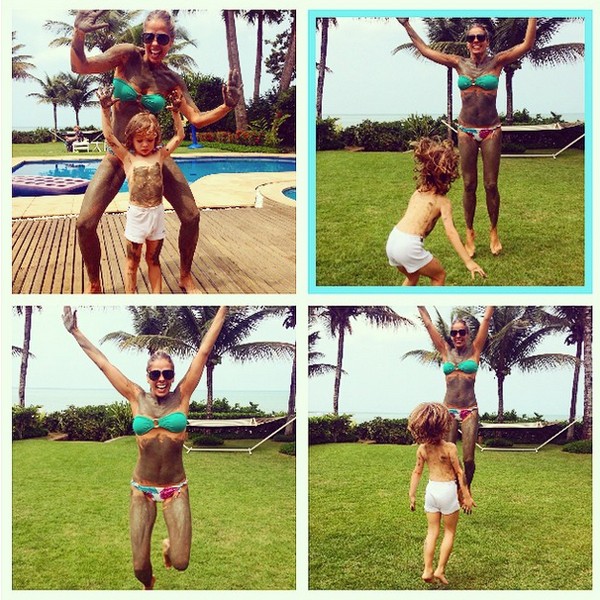 Galisteu e Vitória se divertindo na praia... Com lama! (Foto: Reprodução / Instagram)