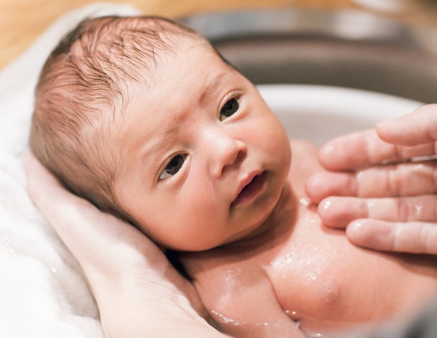 Bebê tomando banho (Foto: Getty Images )