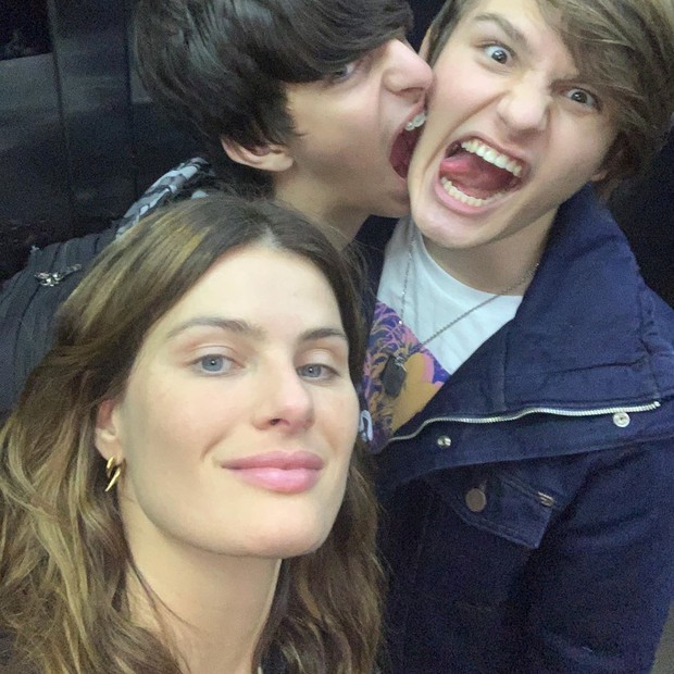 Isabeli Fontana com os filhos, Lucas e Zion (Foto: Reprodução/Instagram)