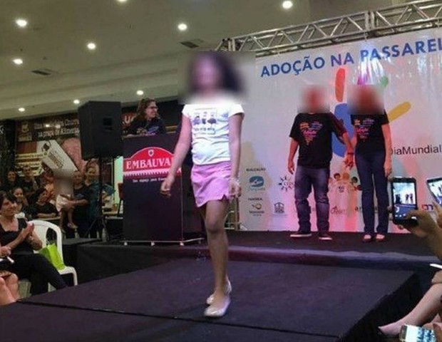 Adoção na passarela gerou muitas críticas nas redes sociais (Foto: Divulgação)