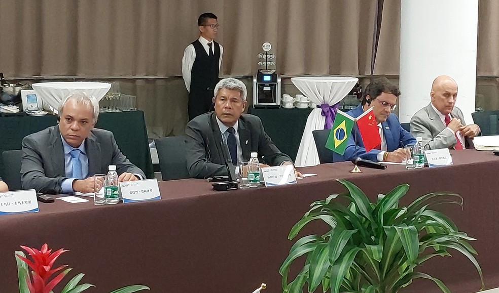 Governador Jerônimo Rodrigues se reúne com representantes de empresas chinesas e do governo baiano — Foto: Daniel Senna/GOV BA