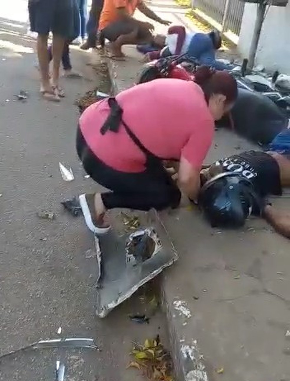 Vítimas foram atingidas por carro que invadiu contramão na Avenida Getúlio Vargas — Foto: Reprodução