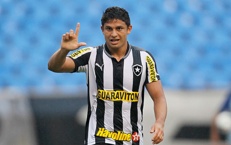 Elkeson defendeu o Botafogo em 2011 e 2012 — Foto: Wagner Meier / AGIF)