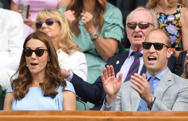 LONDON, ENGLAND - JULY 14: Catherine, Duchess of Cambridge and Prince William, Duke of Cambridge in the Royal Box on Centre court during  Men's Finals Day of the Wimbledon Tennis Championships at All England Lawn Tennis and Croquet Club on July 14, 2019 i (Foto: Getty Images)