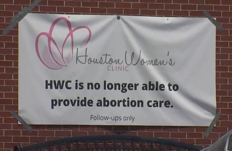 Após suspensão do direito ao aborto nos EUA, clínicas suspendem serviço no Texas (Foto: Reprodução/ NY Post)