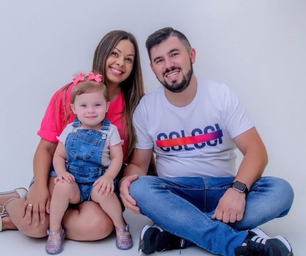 Marcelo ao lado da esposa Taís Helena e da filha Helô (Foto: Reprodução/Instagram)
