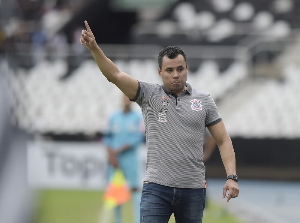 Jair evita falar de arbitragem e projeta Corinthians reforçado no clássico contra São Paulo