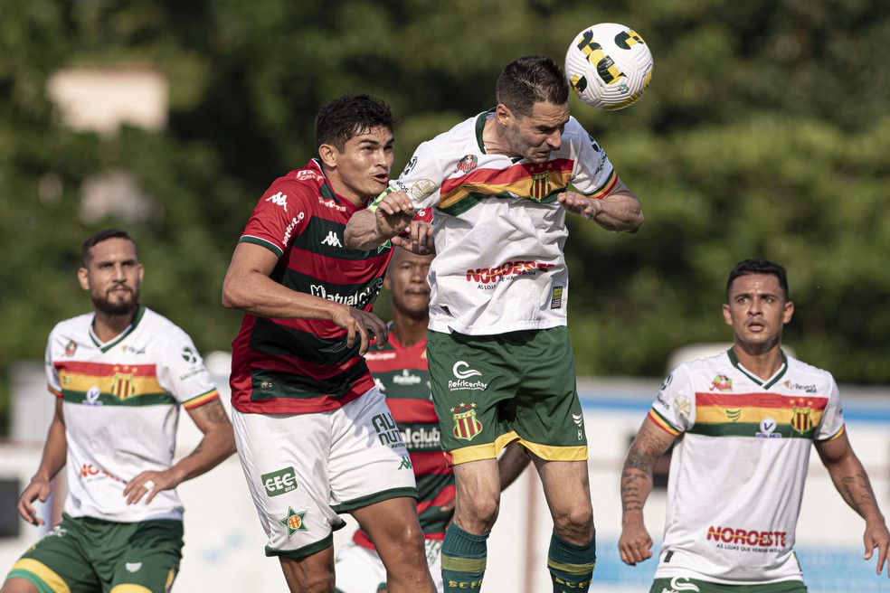 Sampaio chega para jogo aps desclassificao na Copa do Brasil para a Portuguesa-RJ  Foto: Jorge Rodrigues/AGIF