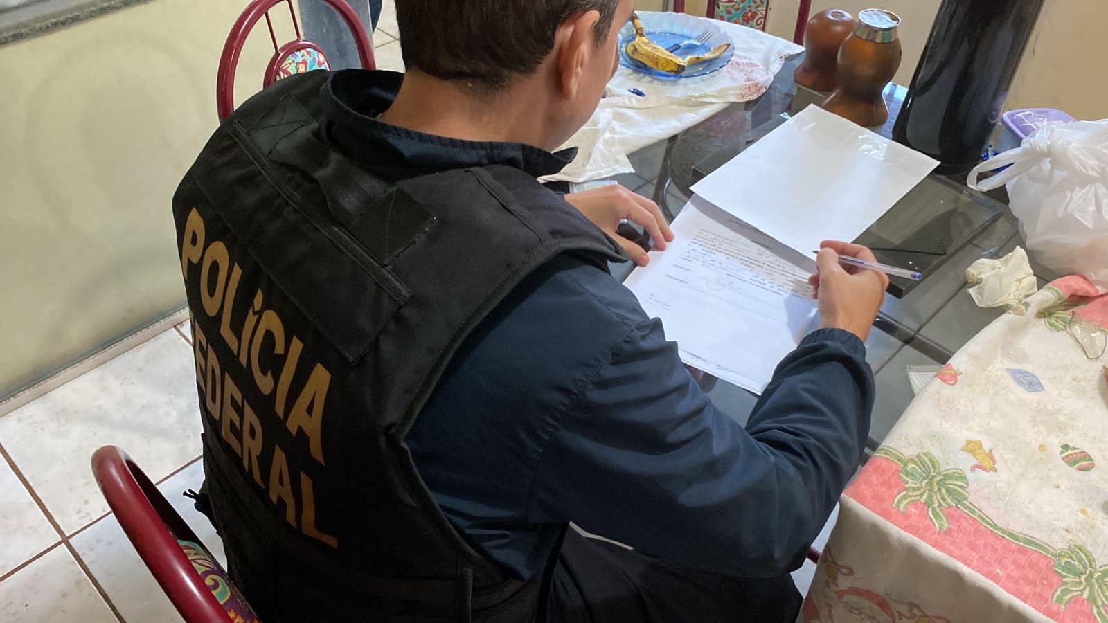 Suspeito de armazenar e divulgar material de exploração sexual infantil é preso em Horizontina, diz polícia