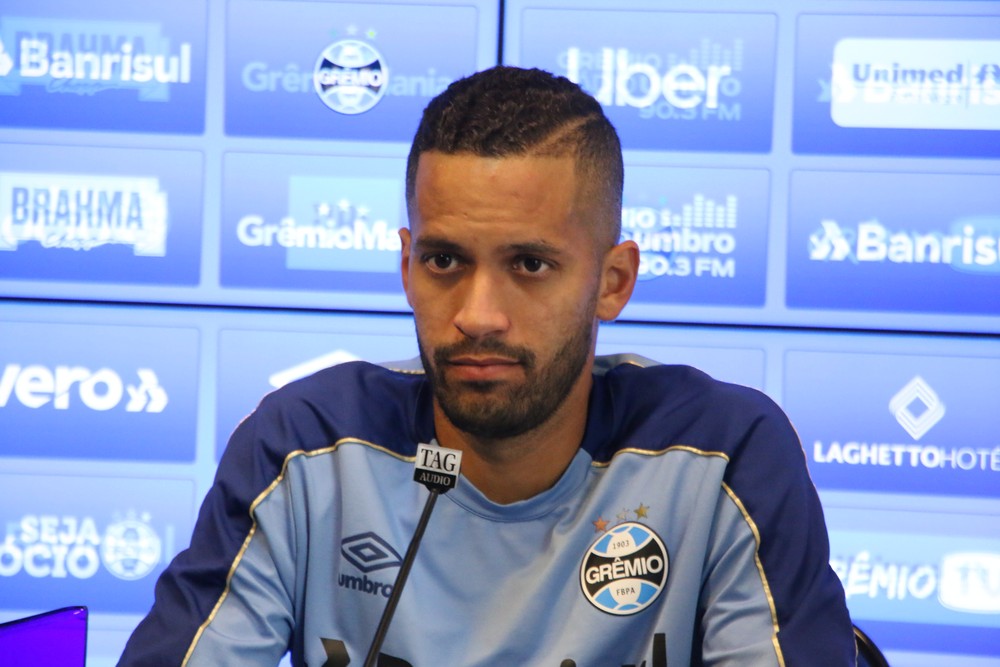 Rômulo cita falta de "algo a mais" para o Grêmio no Brasileiro: "Nos cobramos bastante"