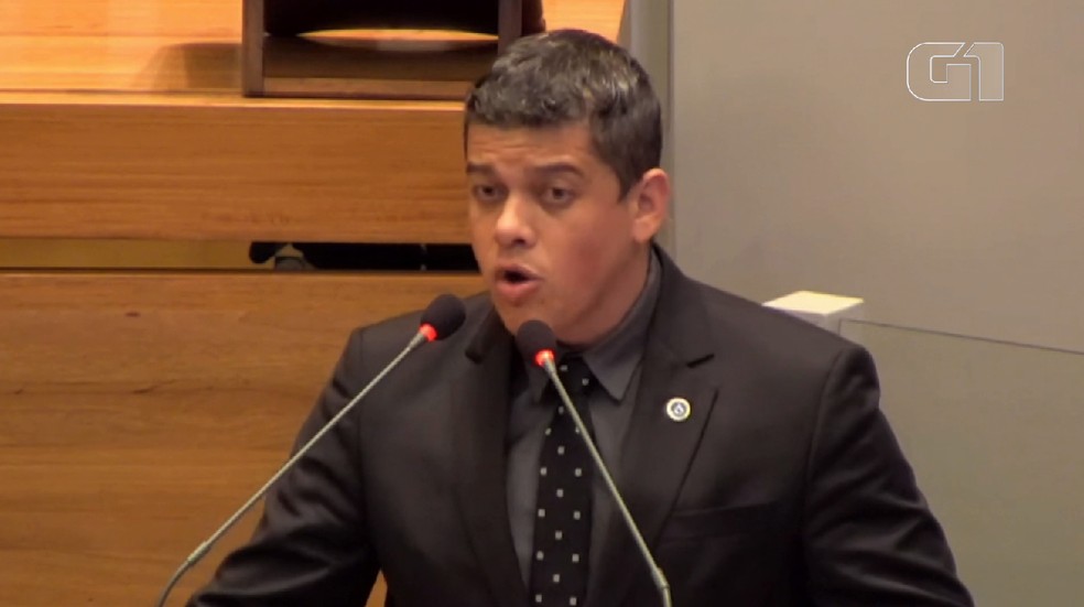 Daniel Donizet em discurso na CÃ¢mara Legislativa do DF. â Foto: TV CLDF/ReproduÃ§Ã£o
