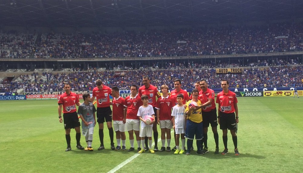 Arbitragem de fora é a solução e deve ser mantida para a final? Cruzeirenses opinam