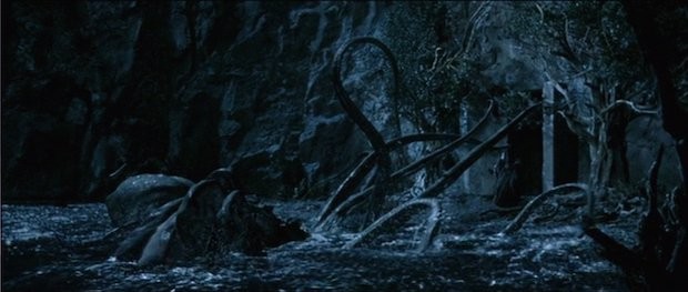 O vigia na água tentou devorar os hobbits na história (Foto: New Line Cinema/ Reprodução)