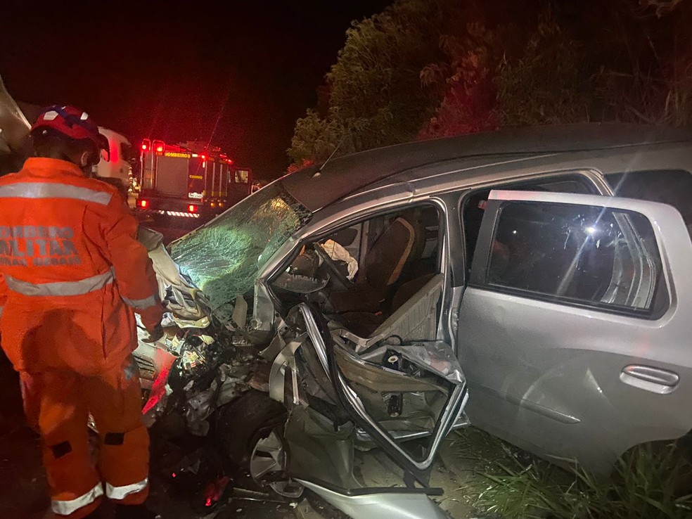 Acidente envolvendo três veículos deixa feridos na MGC-491, em Varginha — Foto: Corpo de Bombeiros