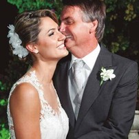 Michelle no casamento com Bolsonaro, em 2013 — Foto: Reprodução/Aszmann/Revista Festejar Noivas RJ