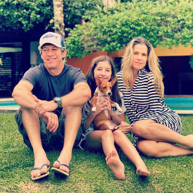 Ingrid Guimarães com o marido, Renê Machado, e a filha, Clara (Foto: Reprodução/Instagram)