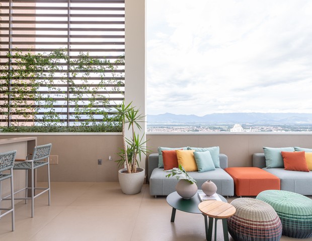 400 m² com pé-direito duplo e décor elegante (Foto: Leandro Moraes)