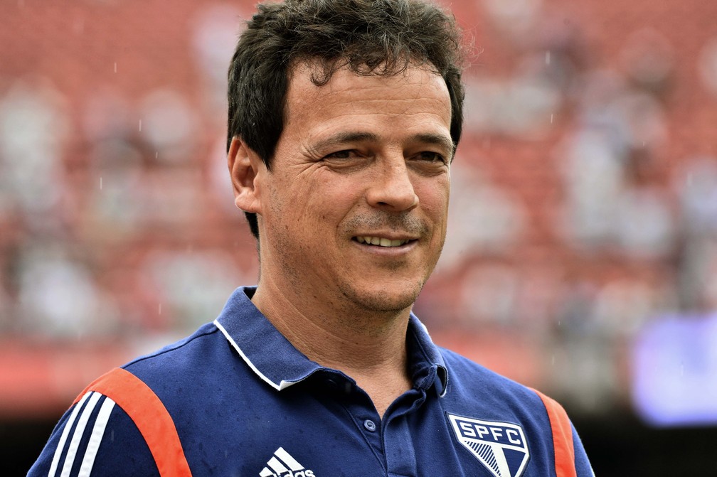 Fernando Diniz, do São Paulo, gosta que seus times tenham posse de bola — Foto: Marcos Ribolli