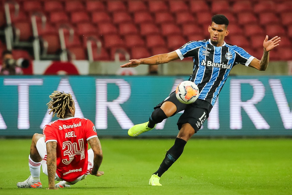 Grêmio revive 2009 contra o Flamengo e se divide entre brigar pelo G-4 e atrapalhar Inter