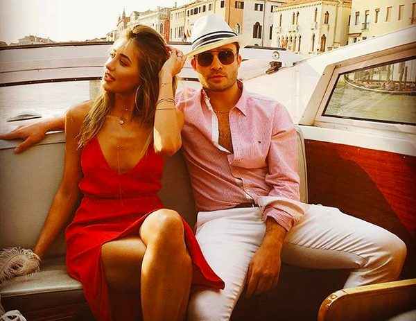 O ator Ed Westwick com a namorada, a modelo Jessica Serfaty (Foto: Instagram)
