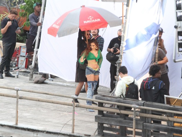 Anitta grava clipe no Rio de Janeiro (Foto: Adão/AgNews)