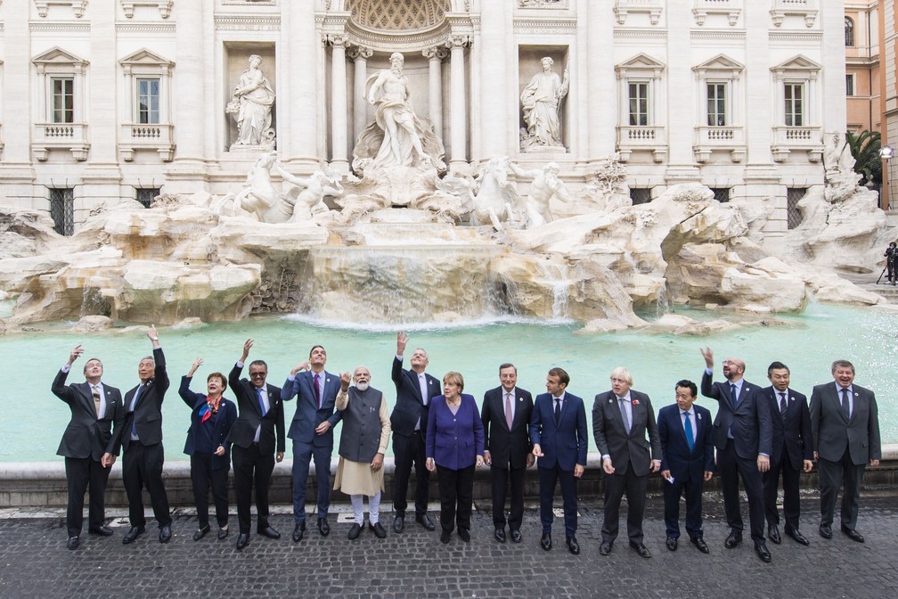  Líderes mundiais jogam moeda da sorte na Fontana de Trevi, na Itália, no G20 de 2021 — Foto: Divulgação/G20 Italy