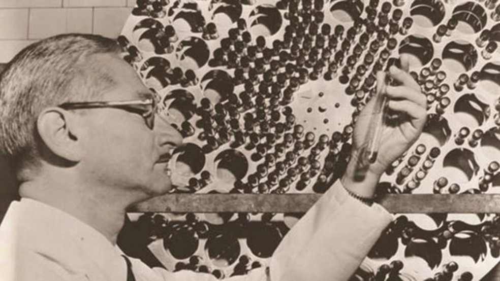  Cientista acompanhava atentamente a evolu&ccedil;&atilde;o da polio pelo mundo &mdash; Foto: Universidade de Cincinnati