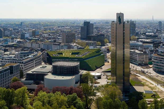 Prédio comercial na Alemanha ganha maior fachada verde da Europa (Foto: Ingenhoven Architects / HGEsch / Divulgação)