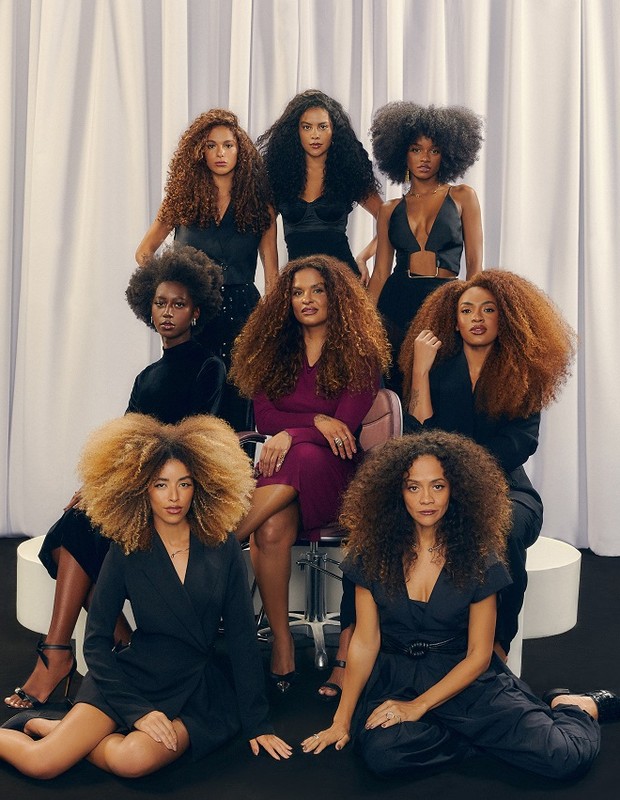 Vivi Siqueira e o squad de L'Oréal Professionnel para Curl Expression (Foto: Bruna Sussekind)