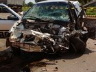 Cantor morre após acidente entre carro e carreta na BR-153