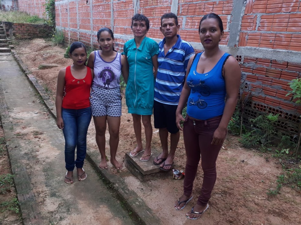 Após perder dois integrantes, família comemora recuperação da jovem depois de dois anos  (Foto: Adelcimar Carvalho/G1)
